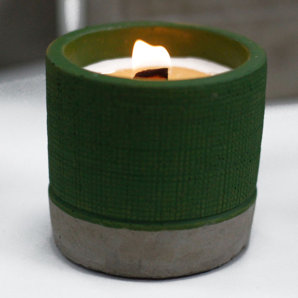 Concrete Wooden-Wick Candle – Sea Moss & Herbs - In use - ORIVON Collection